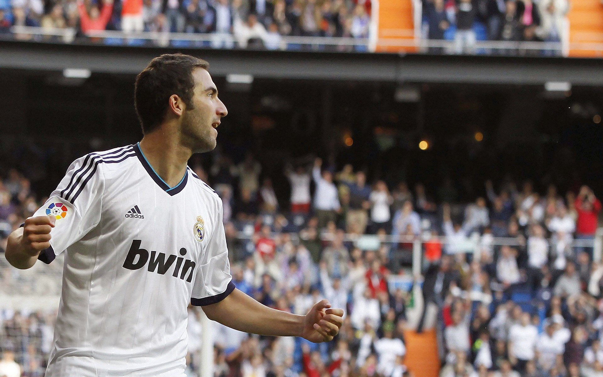 爱游戏体育APP下载-库里支持小球员参赛鼓励敢打敢拼，库里鼓励队友